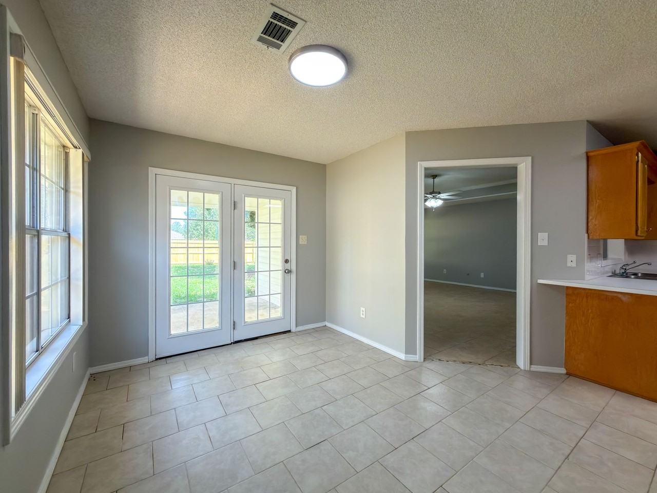 6409 Fallstone Rd - Photo 5 of 17
