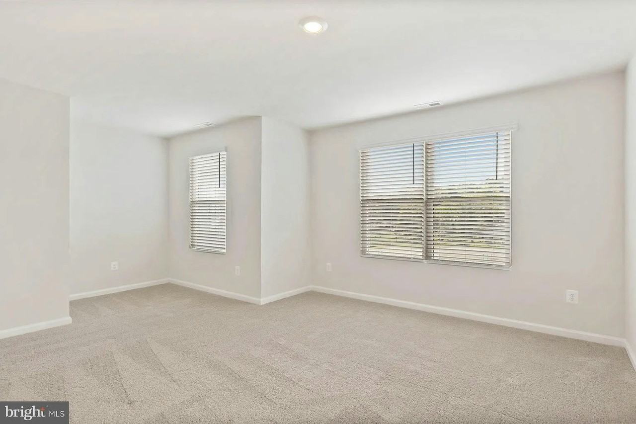 65 Paddington St - Photo 3 of 10