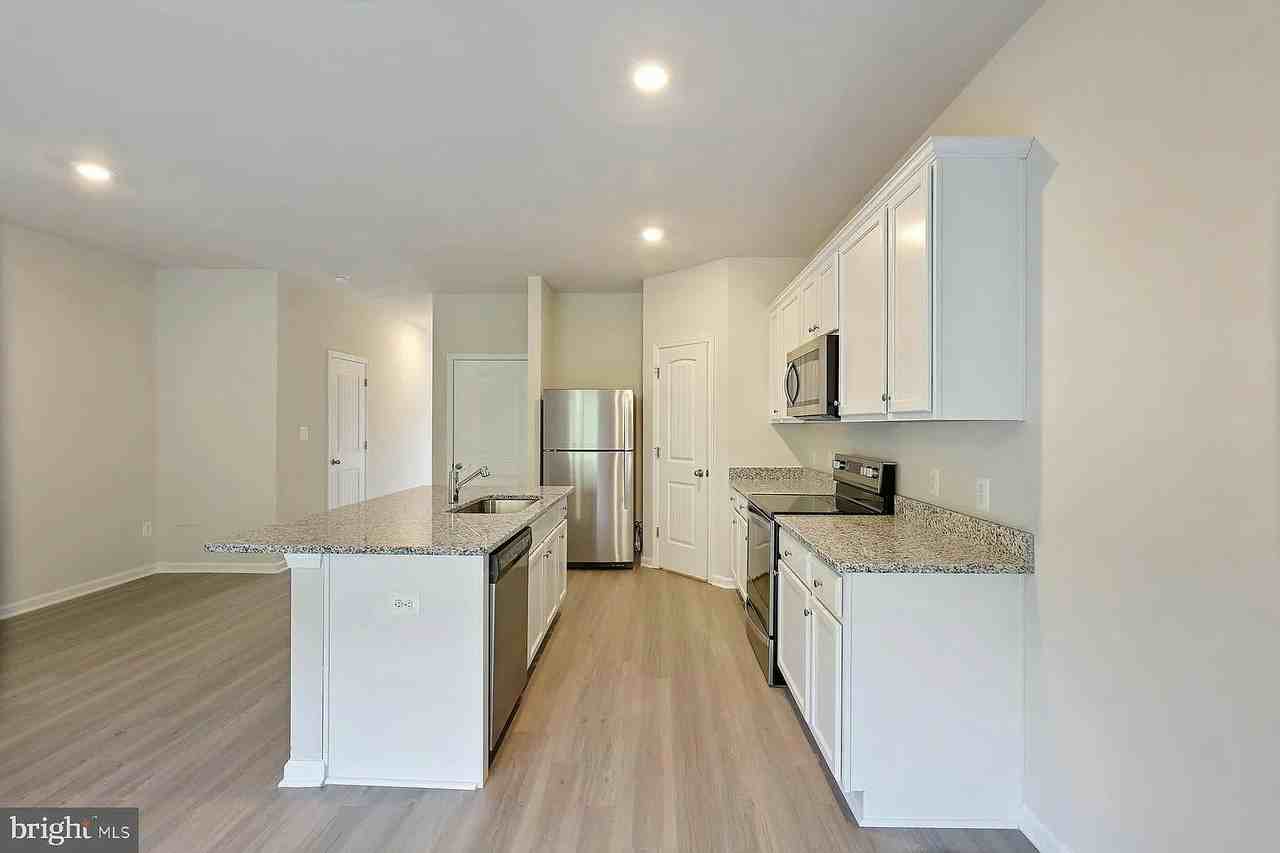 65 Paddington St - Photo 7 of 10