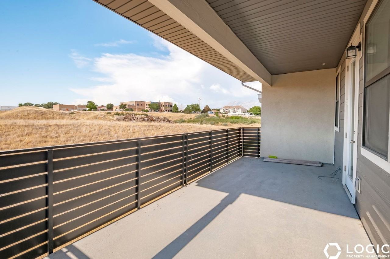 754 W Blue Magic Ln #303 - Photo 3 of 19