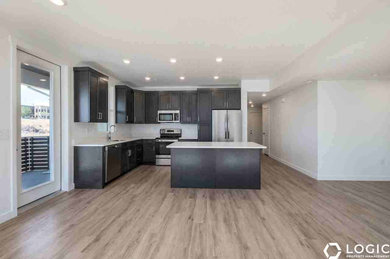 754 W Blue Magic Ln #303 - Photo 7 of 19