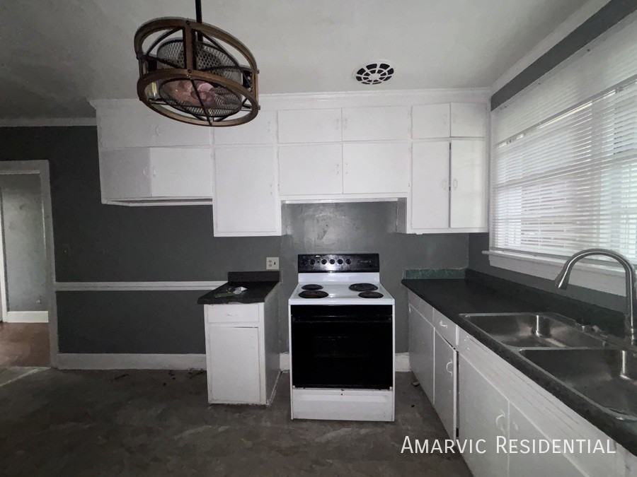 420 N Mercer St #420 - Photo 2 of 7