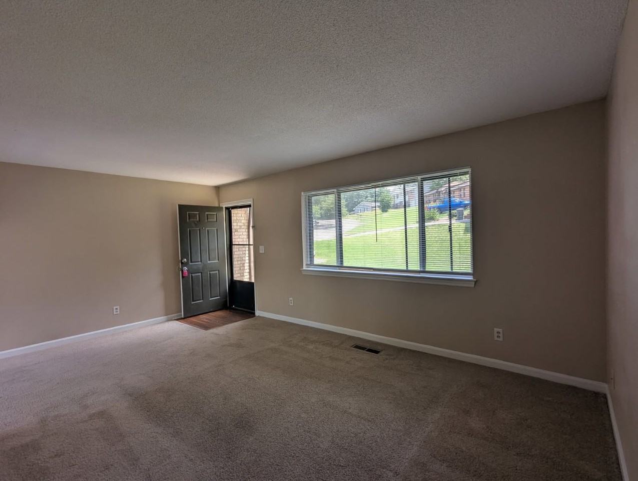 4753 Tessie Ln - Photo 6 of 13
