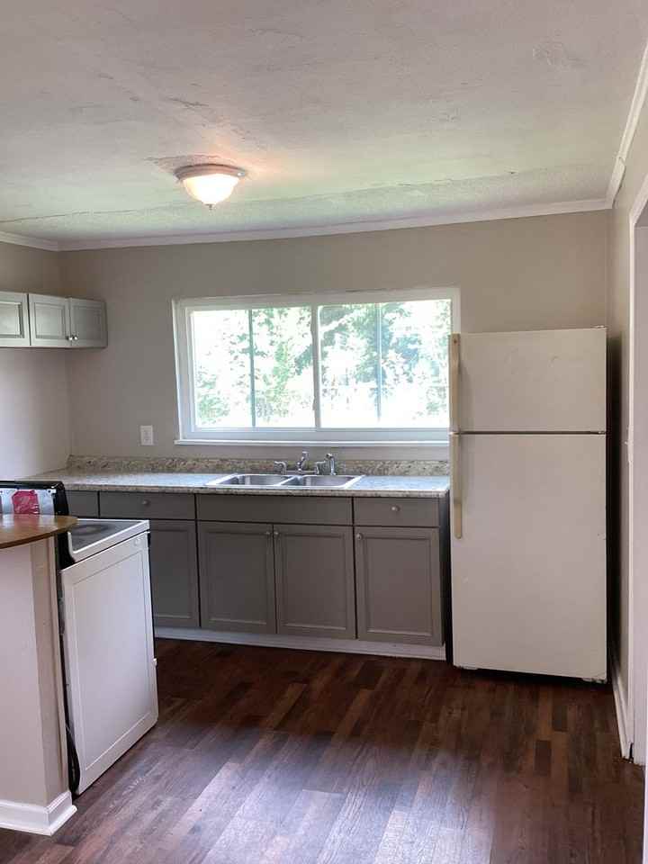5540 Clemons Rd - Photo 5 of 9