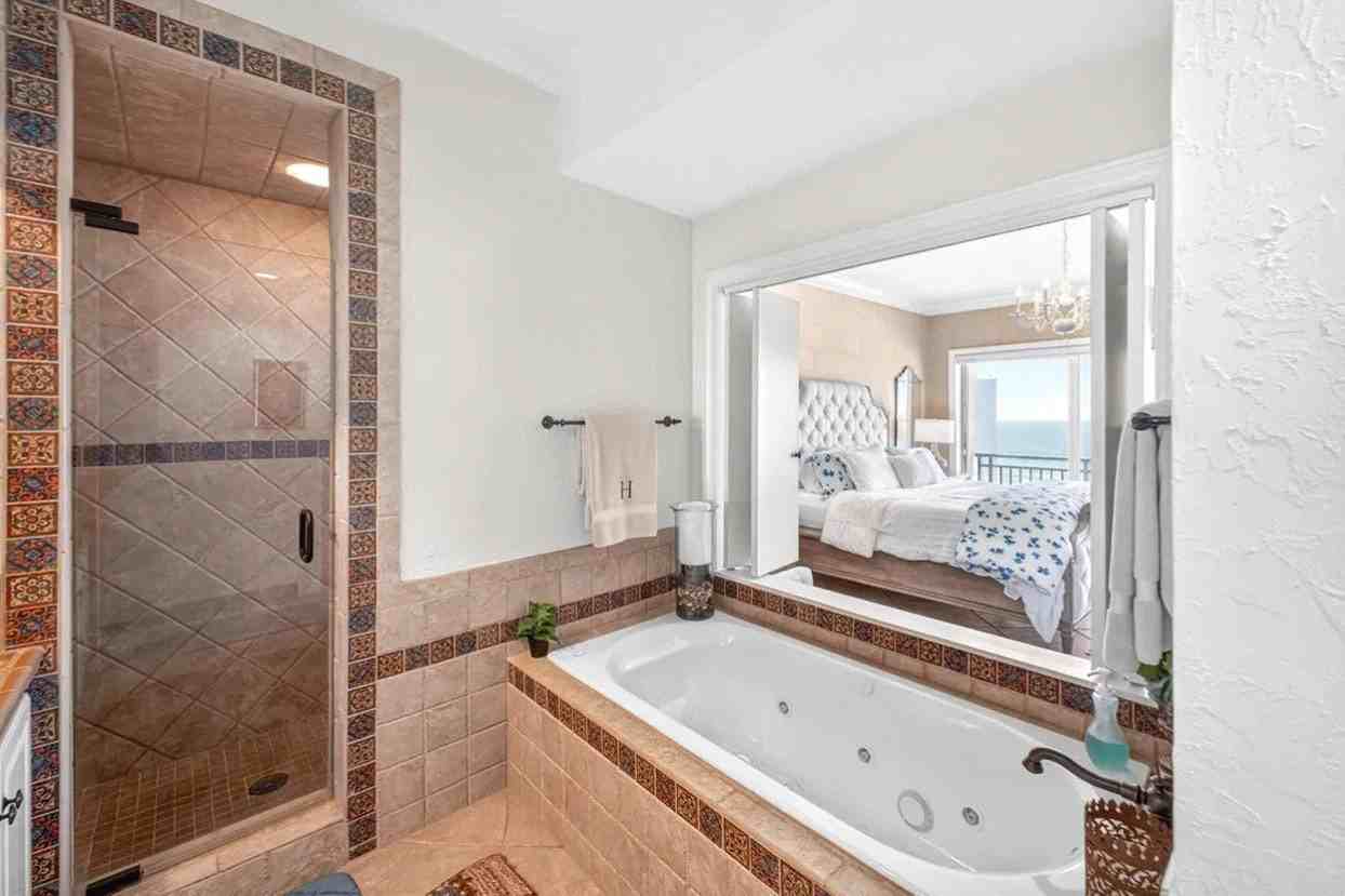 4447 Southwinds Drive, Unit 4447 - Photo 3 of 28
