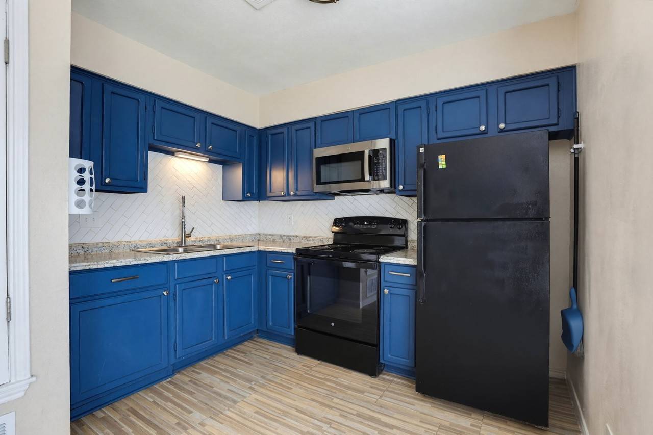 10543 Starcrest Dr #10543 - Photo 6 of 11