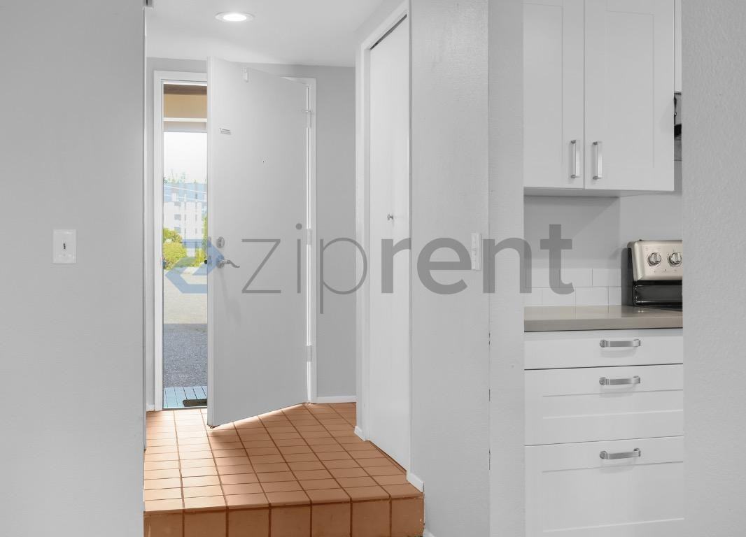 18542 Midvale Ave N - Photo 2 of 15