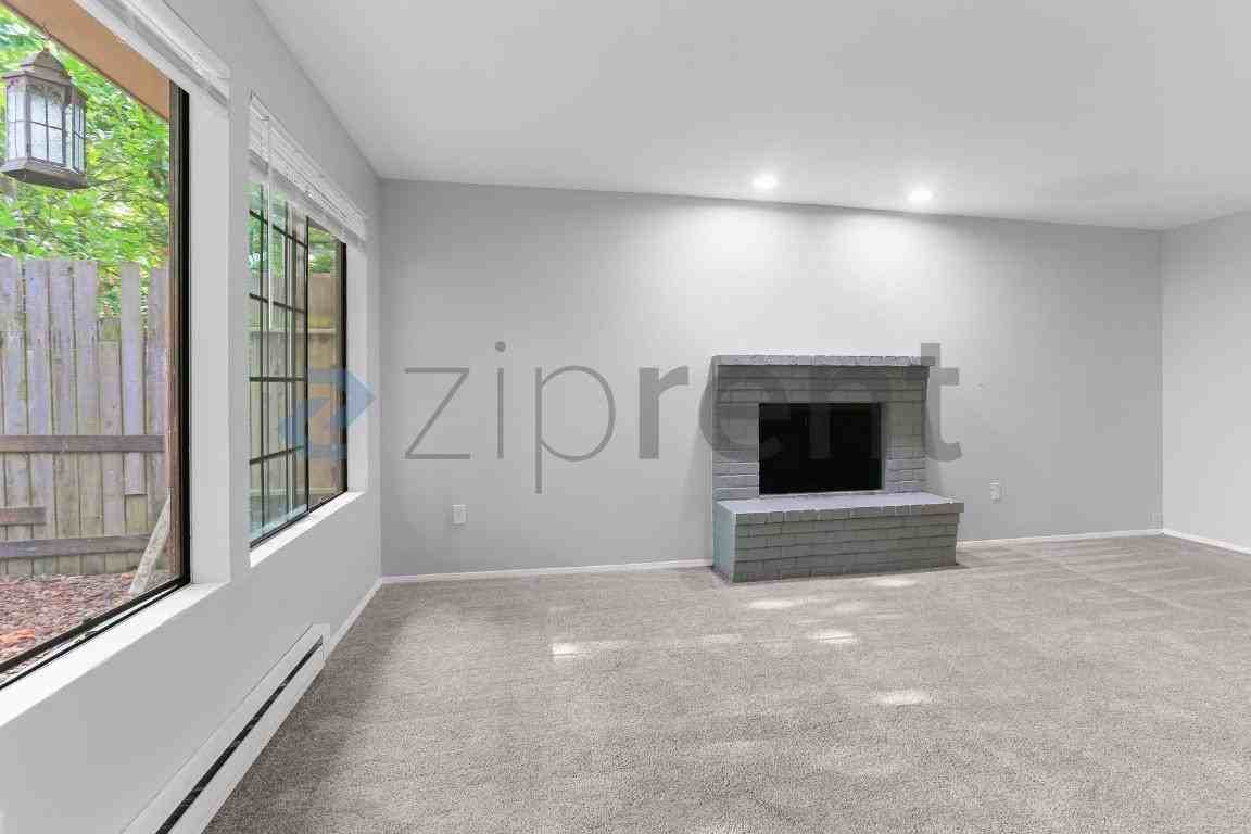 18542 Midvale Ave N - Photo 7 of 15