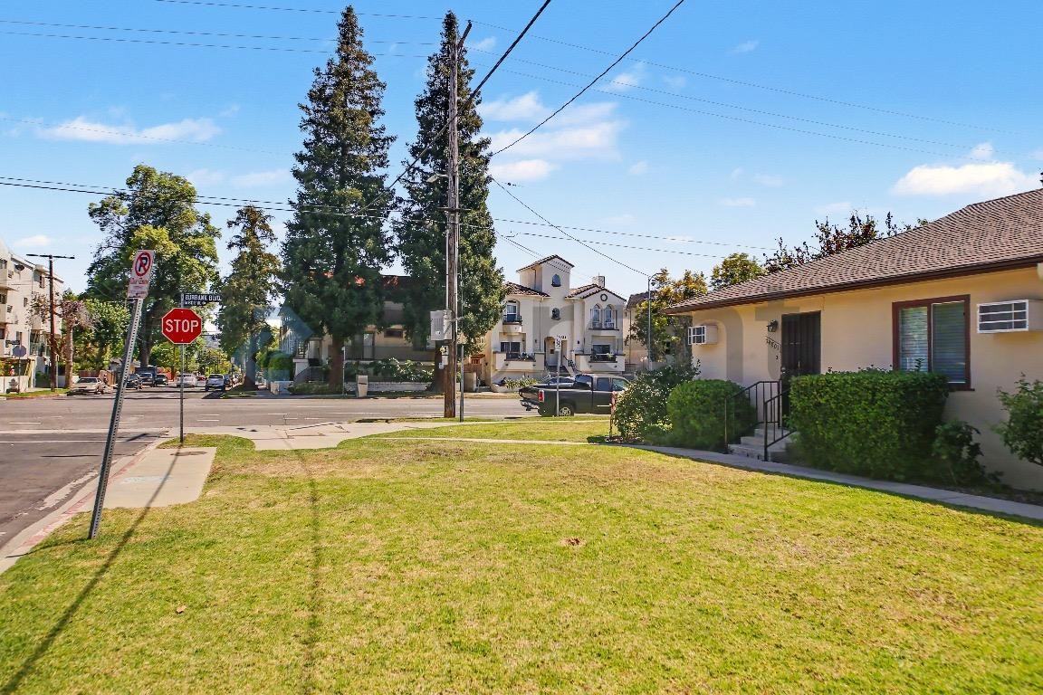 14801 Burbank Blvd - Photo 5 of 25