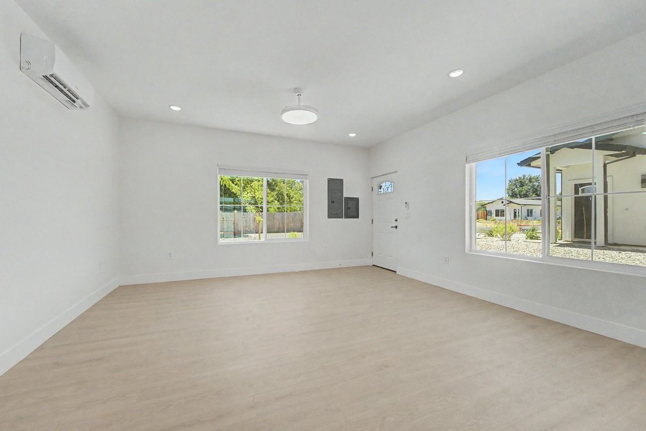 1515 Marshall Ln #2 - Photo 4 of 15