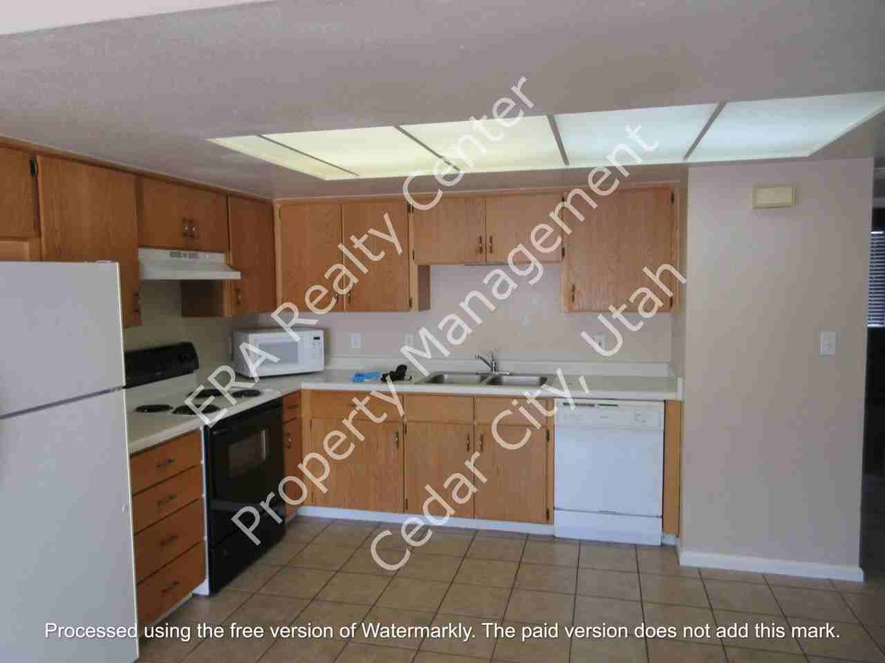 467 N 300 W - Photo 3 of 9