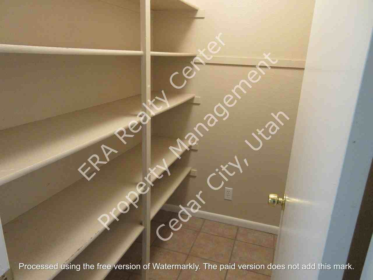 467 N 300 W - Photo 4 of 9