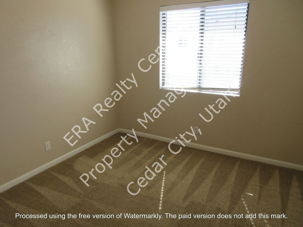 467 N 300 W - Photo 5 of 9