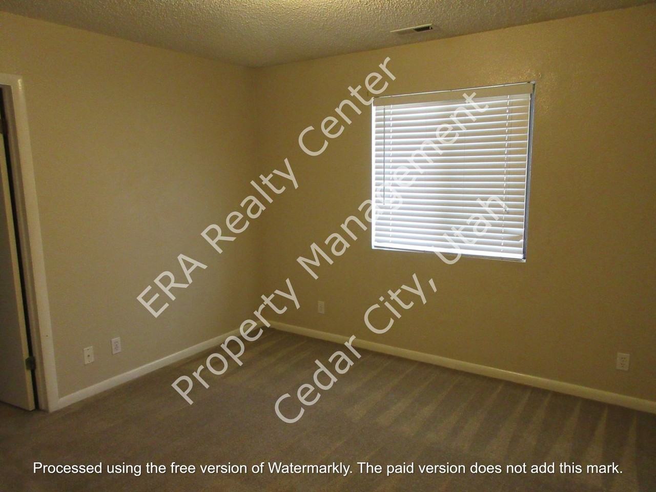 467 N 300 W - Photo 6 of 9