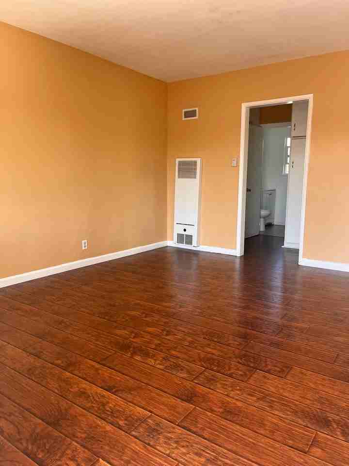 770 E Washington Blvd #14 - Photo 6 of 18
