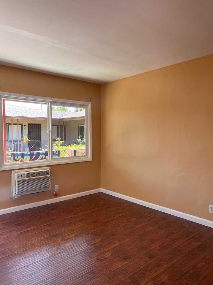 770 E Washington Blvd #14 - Photo 7 of 18