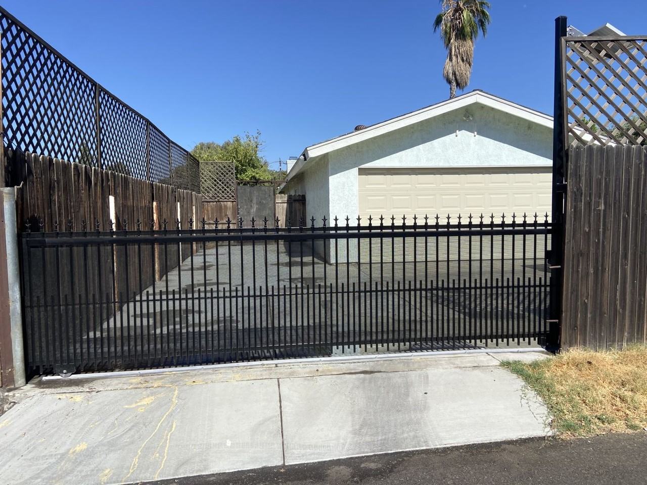 1011 Oleander Ave - Photo 2 of 13