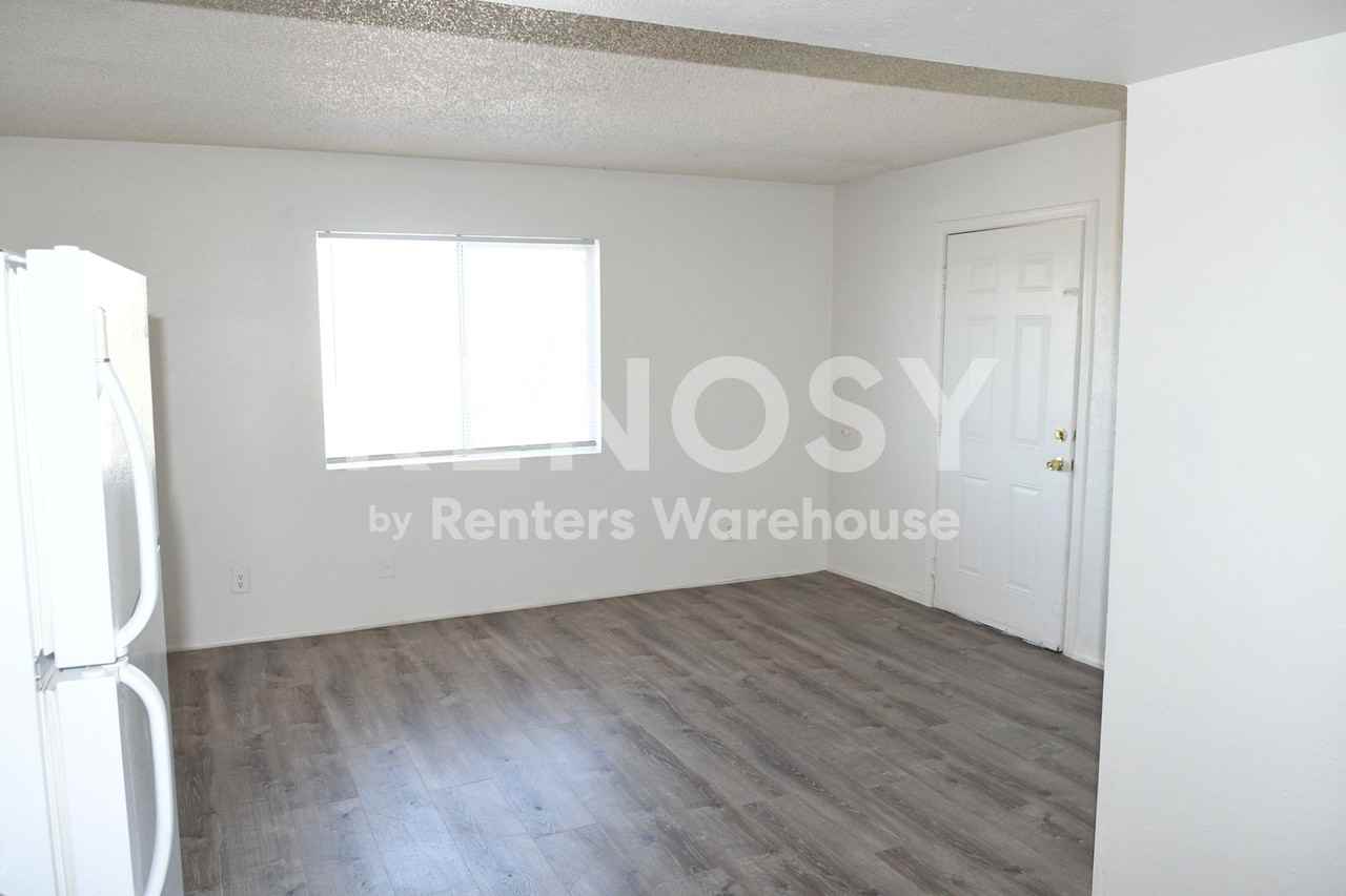 1733 E Cambridge Ave - Photo 2 of 7