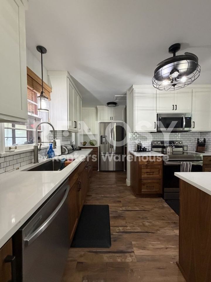 52 West Rd - Photo 3 of 21