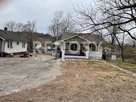 featured image of 576 S Oxford Ave