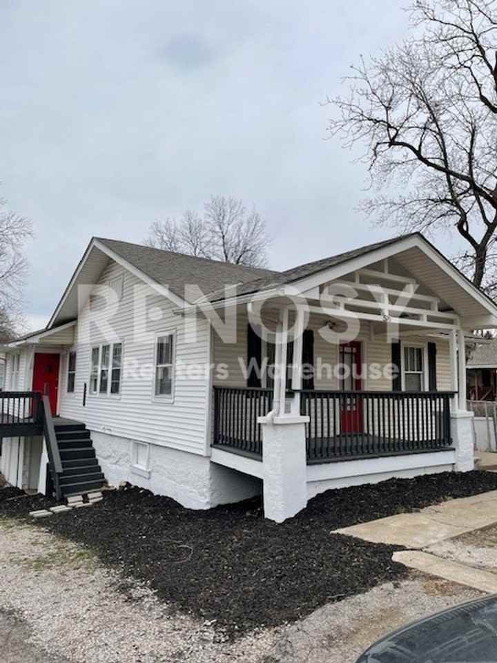 576 S Oxford Ave - Photo 5 of 11