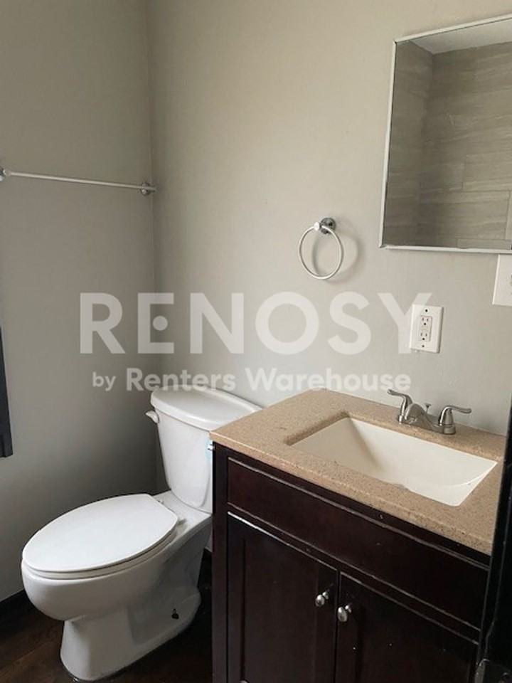 576 S Oxford Ave - Photo 6 of 11