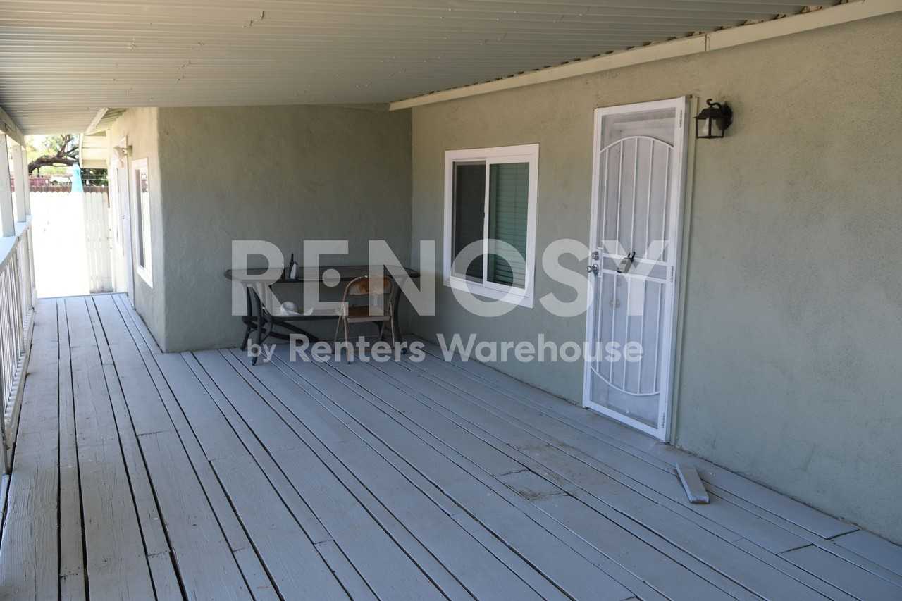 210 N Casa Grande Ave - Photo 3 of 11