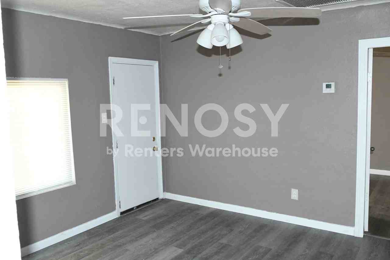 210 N Casa Grande Ave - Photo 4 of 11