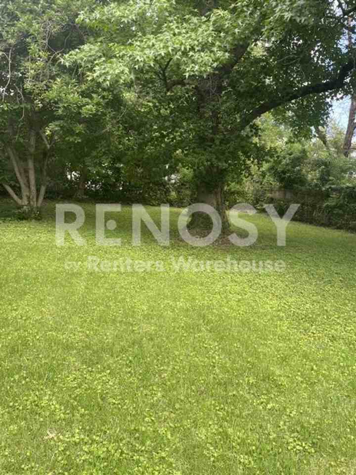 5015 Belmeade Rd - Photo 5 of 10
