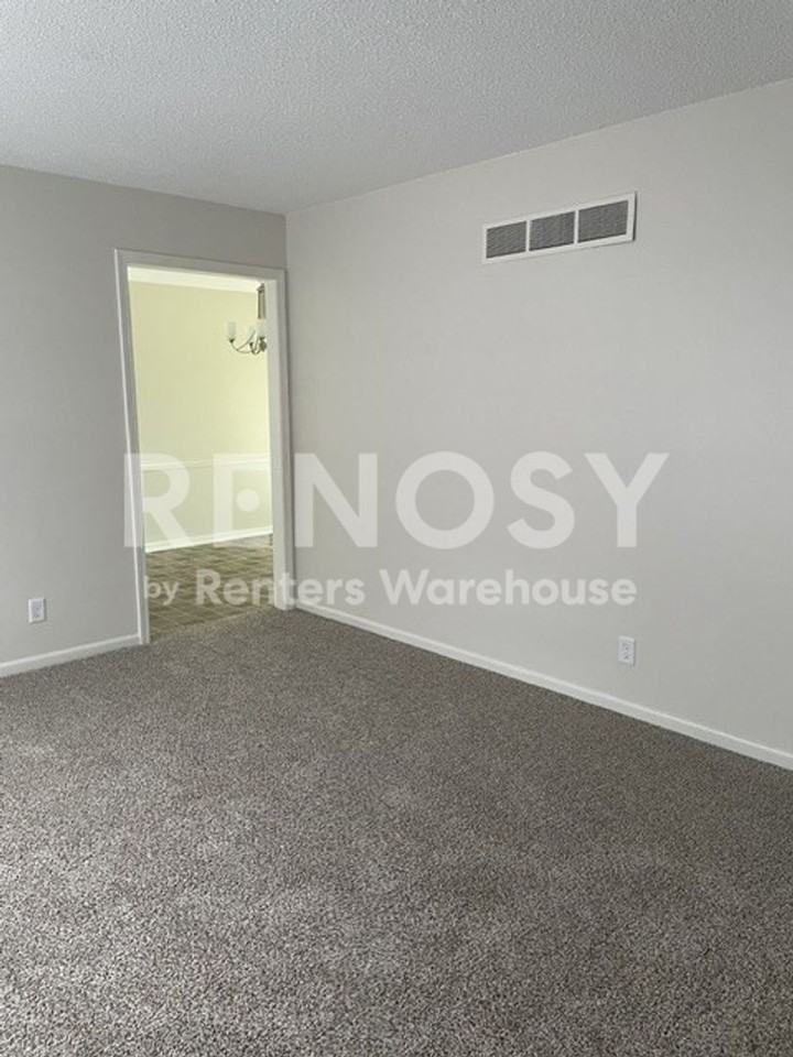 5015 Belmeade Rd - Photo 6 of 10