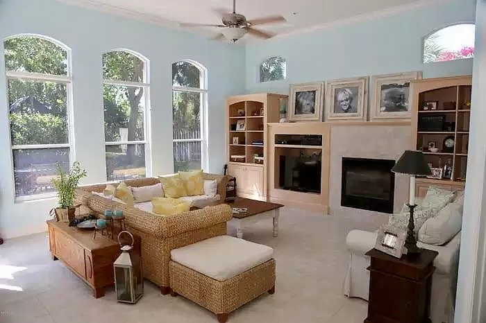 373 Peregrine Dr - Photo 4 of 17