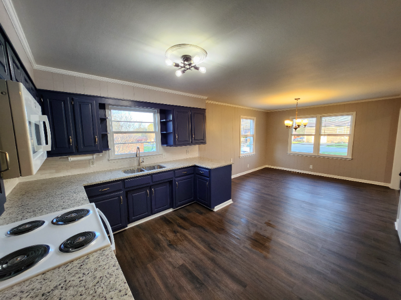 214 Curtis Ave - Photo 4 of 14