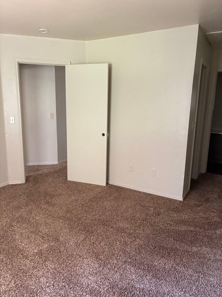 420 W Jefferson St #B - Photo 5 of 5