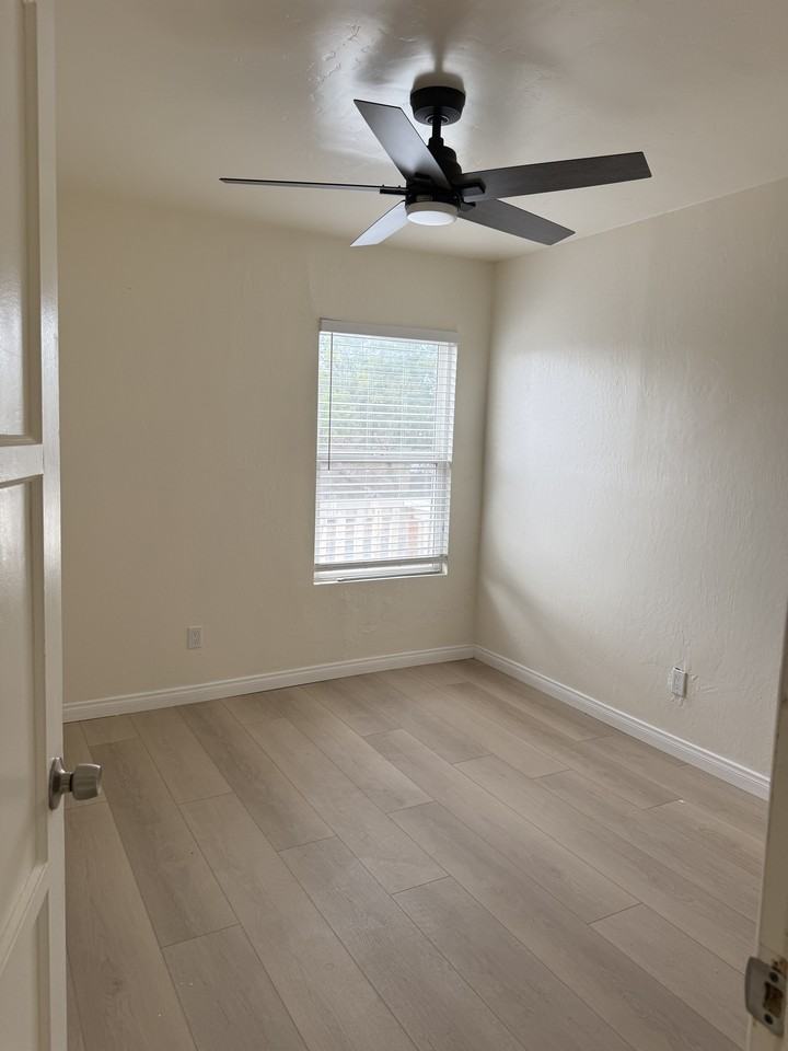3260 Ocean View Blvd #B - Photo 7 of 9