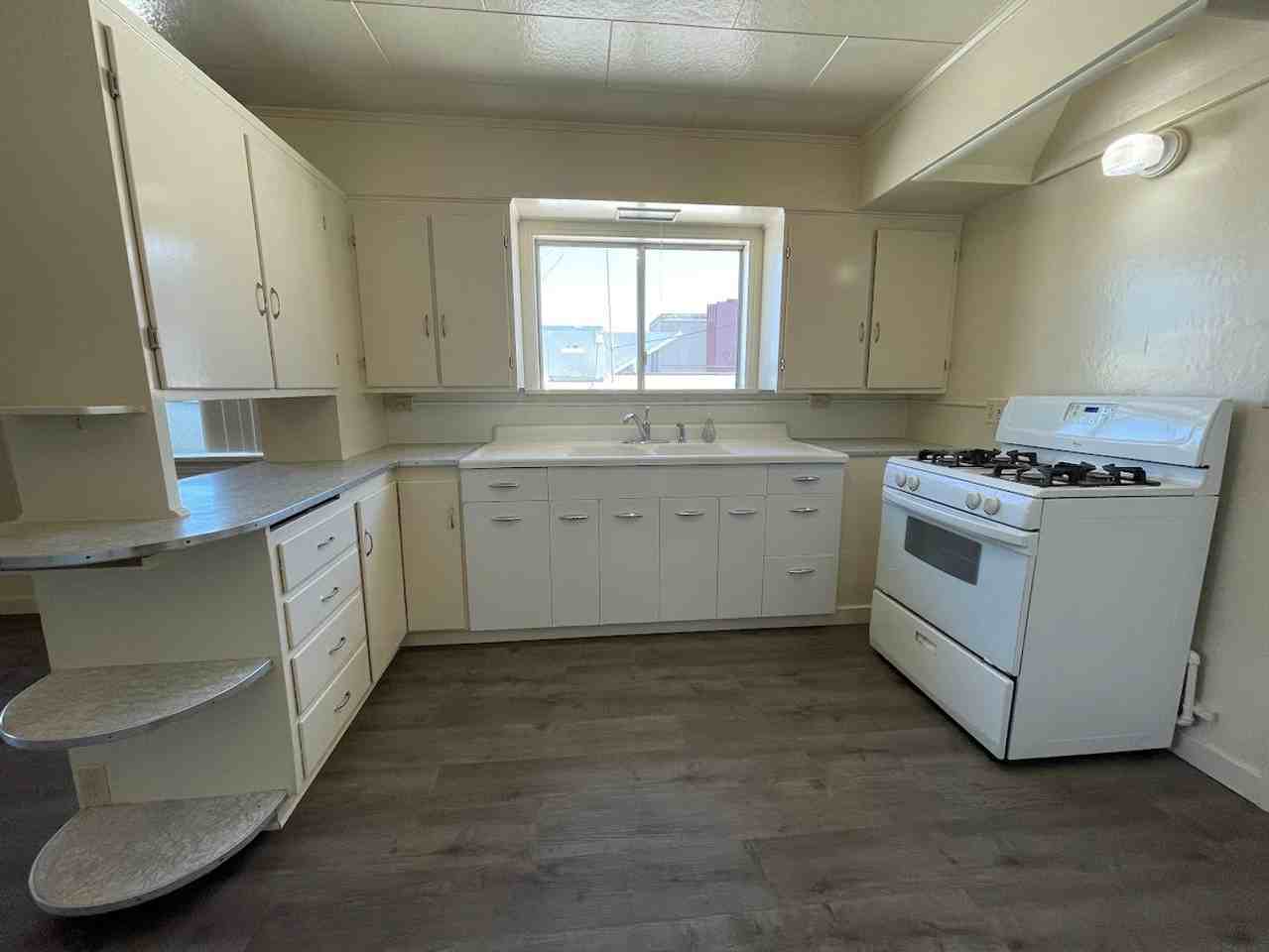 726 13th St - Photo 2 of 23