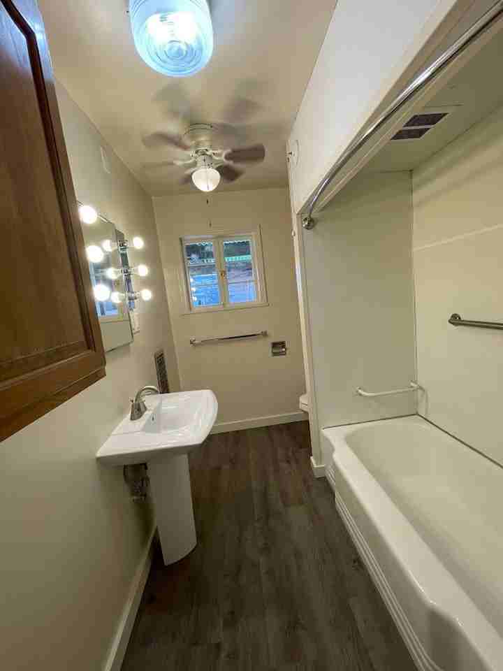 726 13th St - Photo 4 of 23