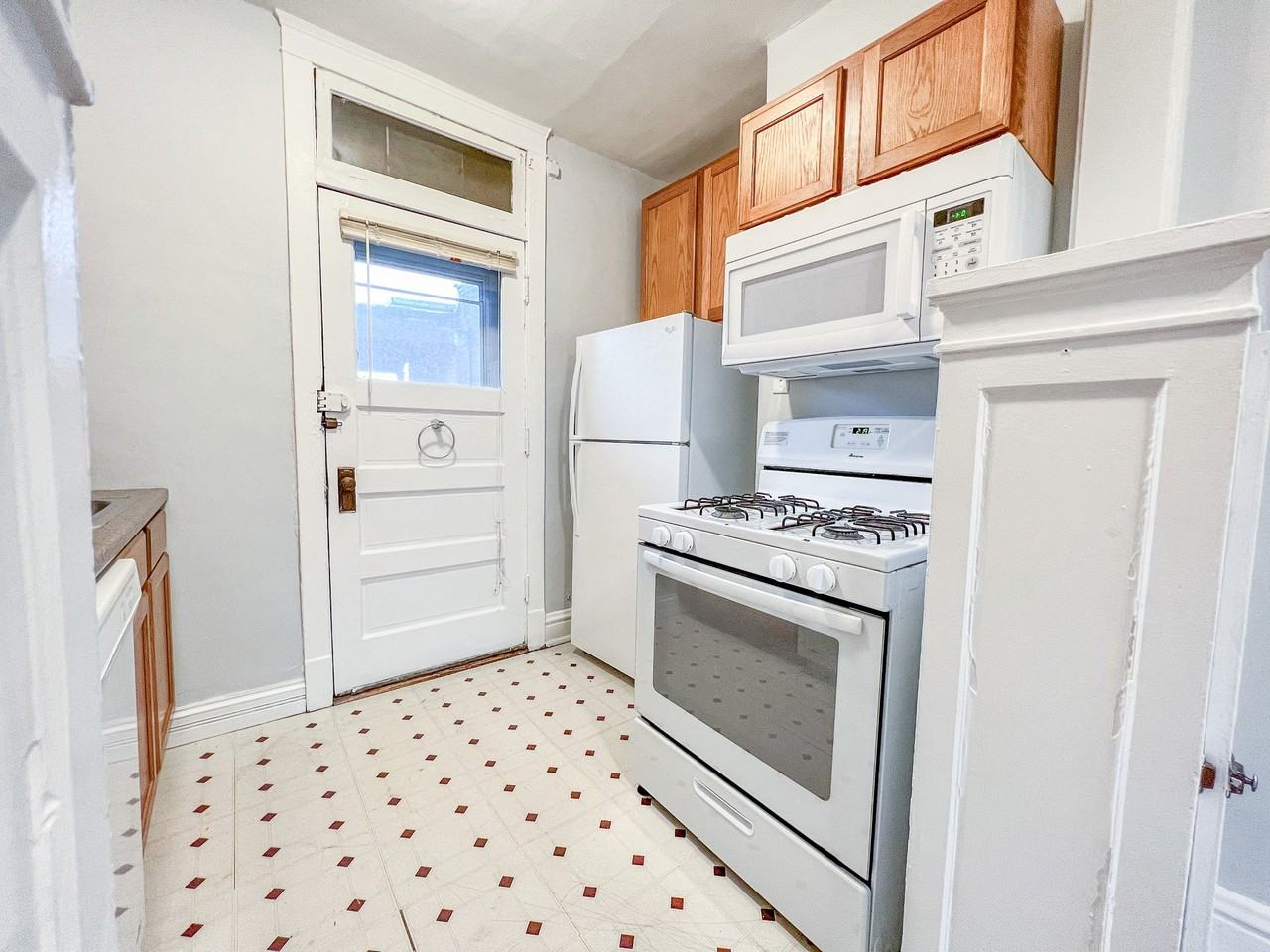 3953 N Hoyne Ave #2 - Photo 3 of 10