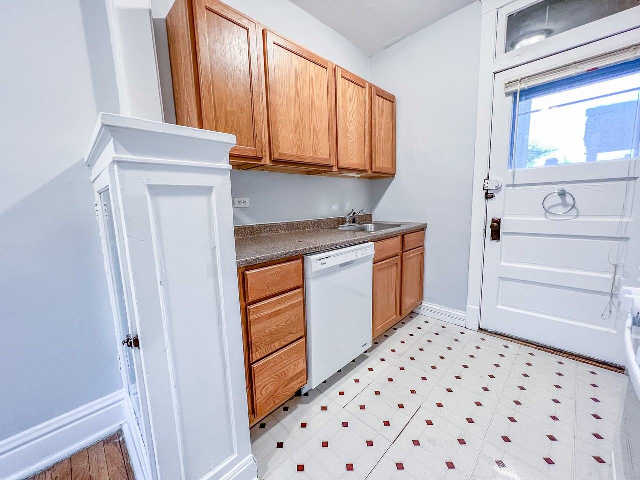 3953 N Hoyne Ave #2 - Photo 4 of 10