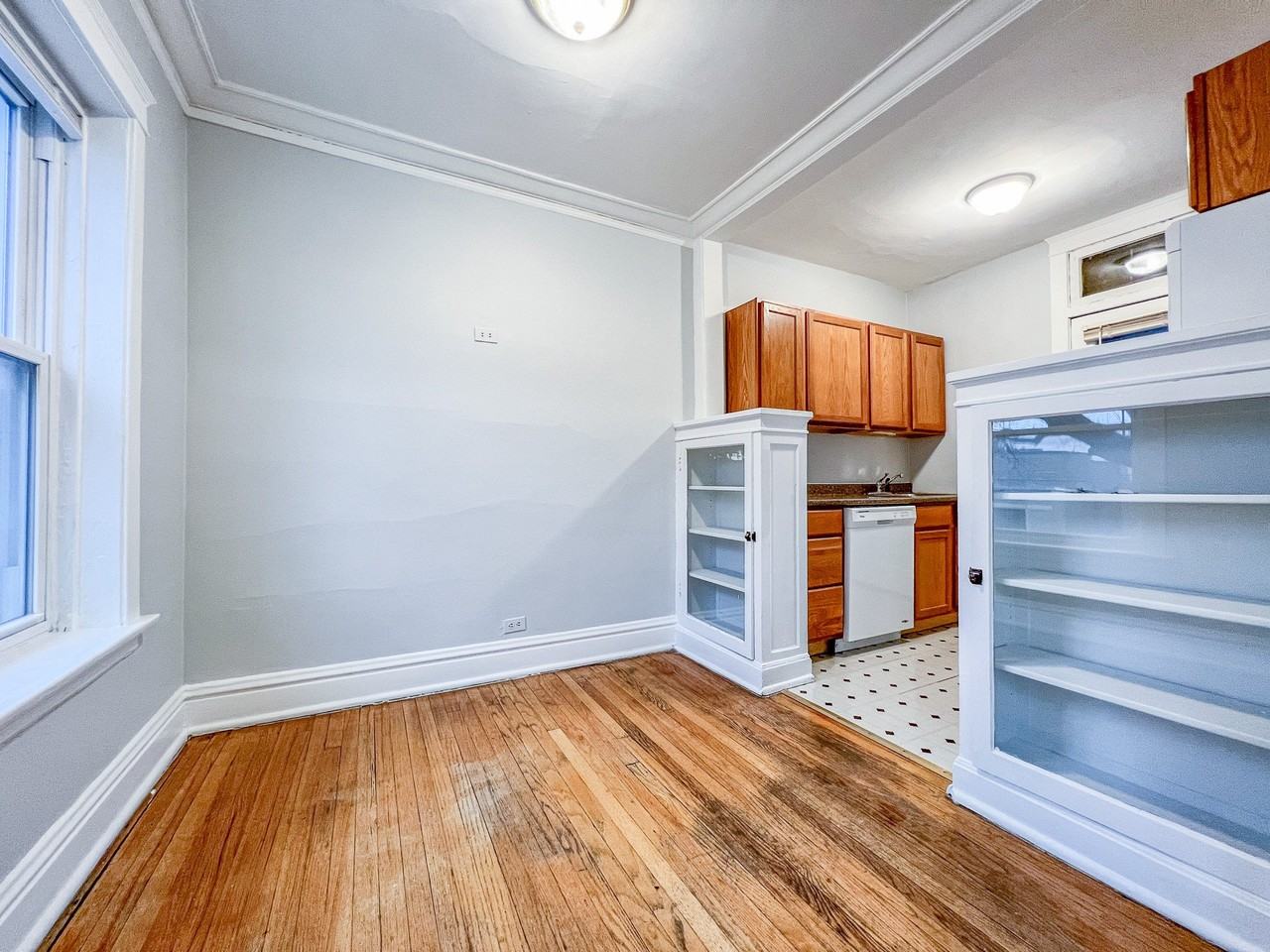 3953 N Hoyne Ave #2 - Photo 5 of 10