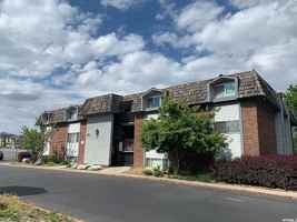 featured image of 1710 Hickory Ln