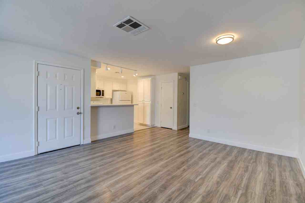 6867 Tamarus St - Photo 4 of 30