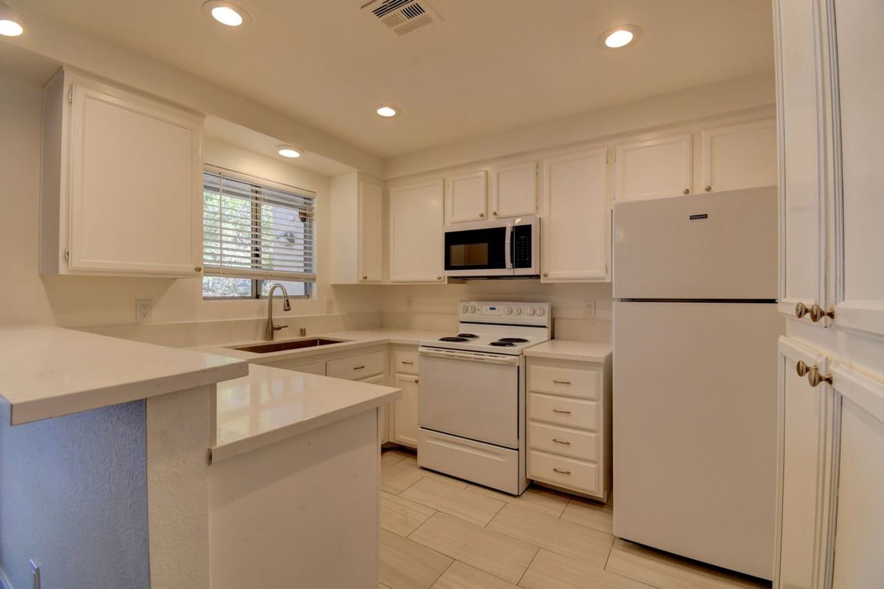 6867 Tamarus St - Photo 5 of 30