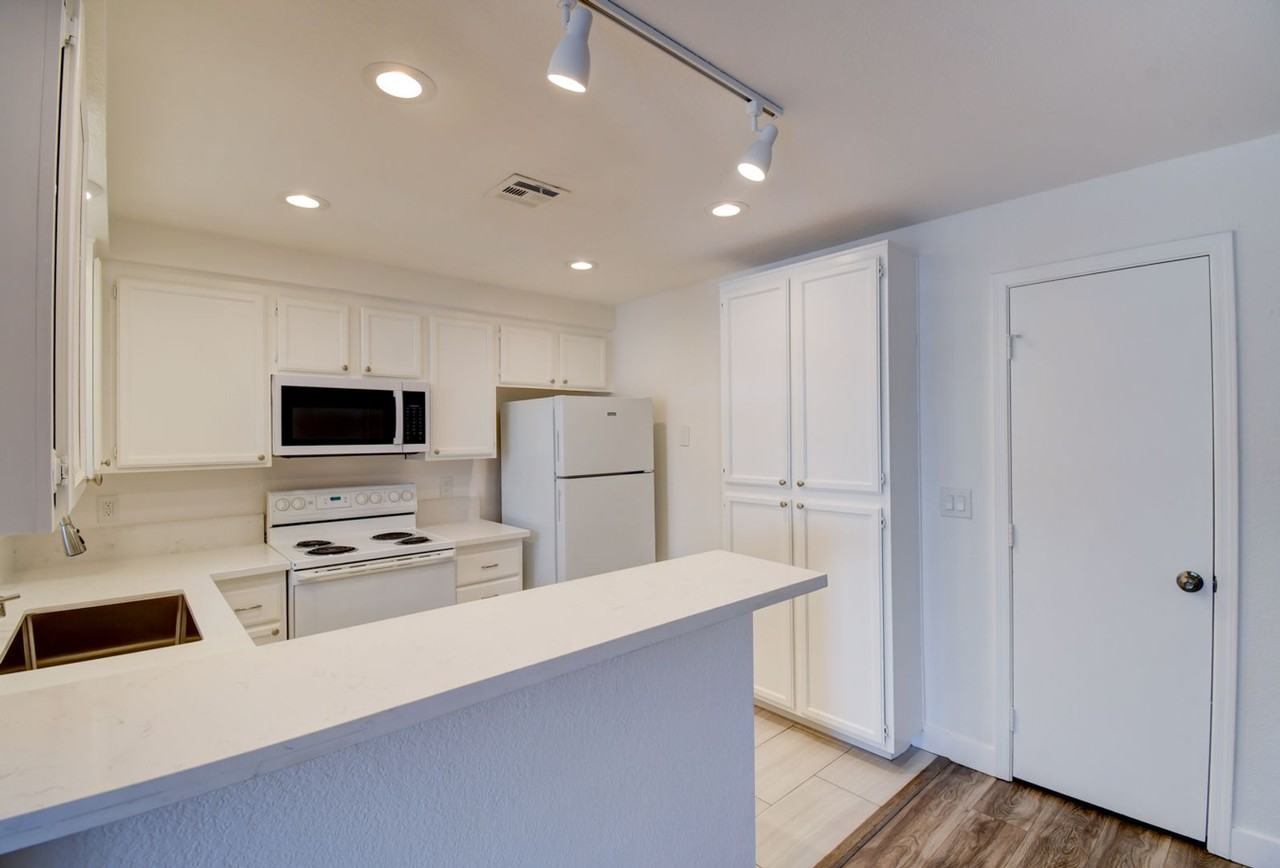 6867 Tamarus St - Photo 7 of 30