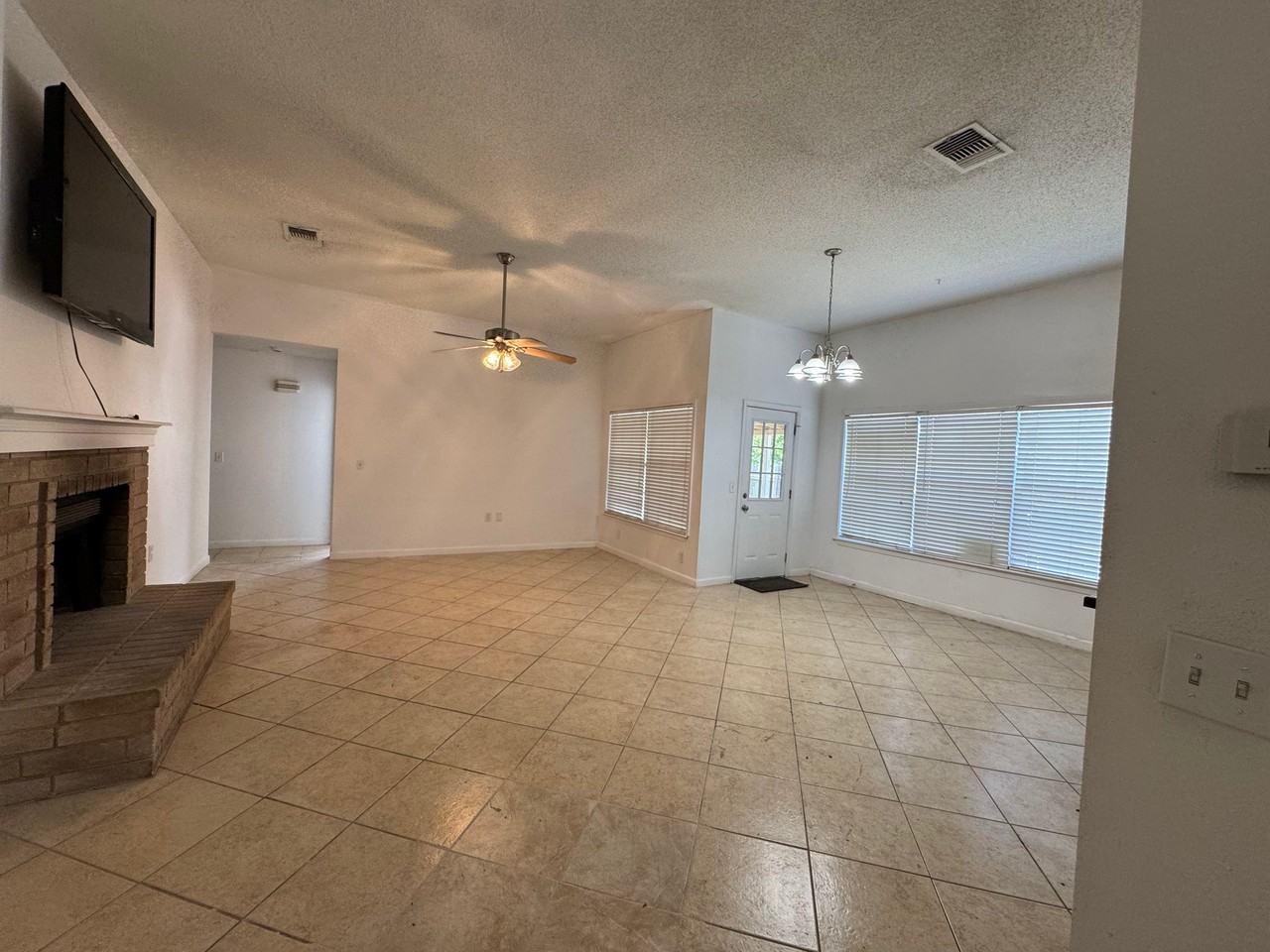 3602 Woodglow Cir - Photo 3 of 23