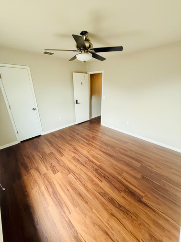 400 Eagle Brook Ln - Photo 4 of 18