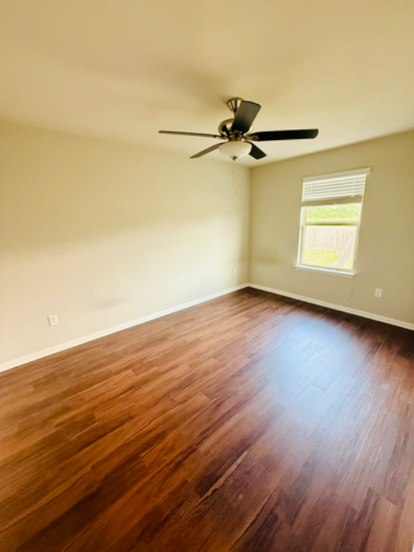 400 Eagle Brook Ln - Photo 5 of 18
