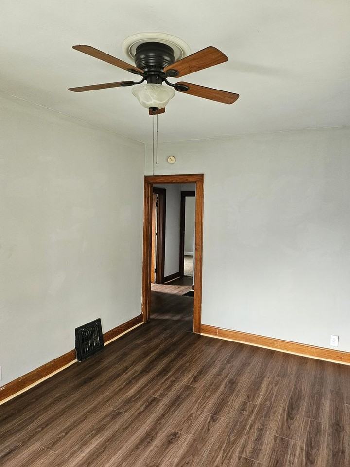 1410 E Indiana St - Photo 3 of 9