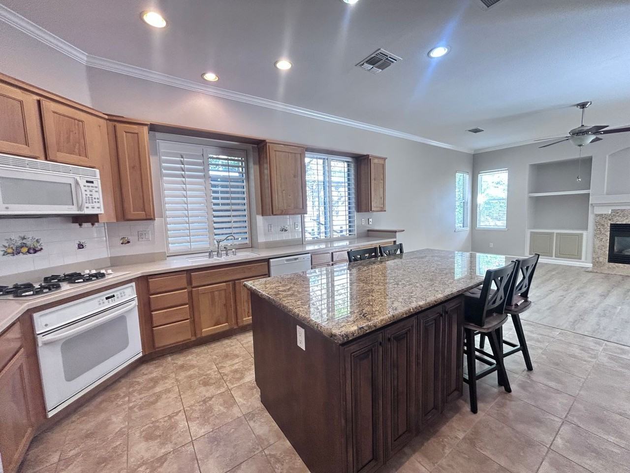 4015 Avellano Dr - Photo 3 of 23