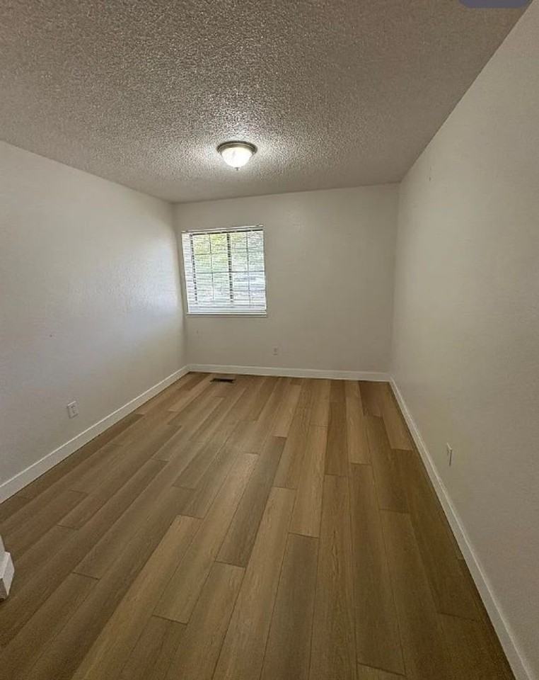 5870 Coyote Ridge Rd - Photo 7 of 17