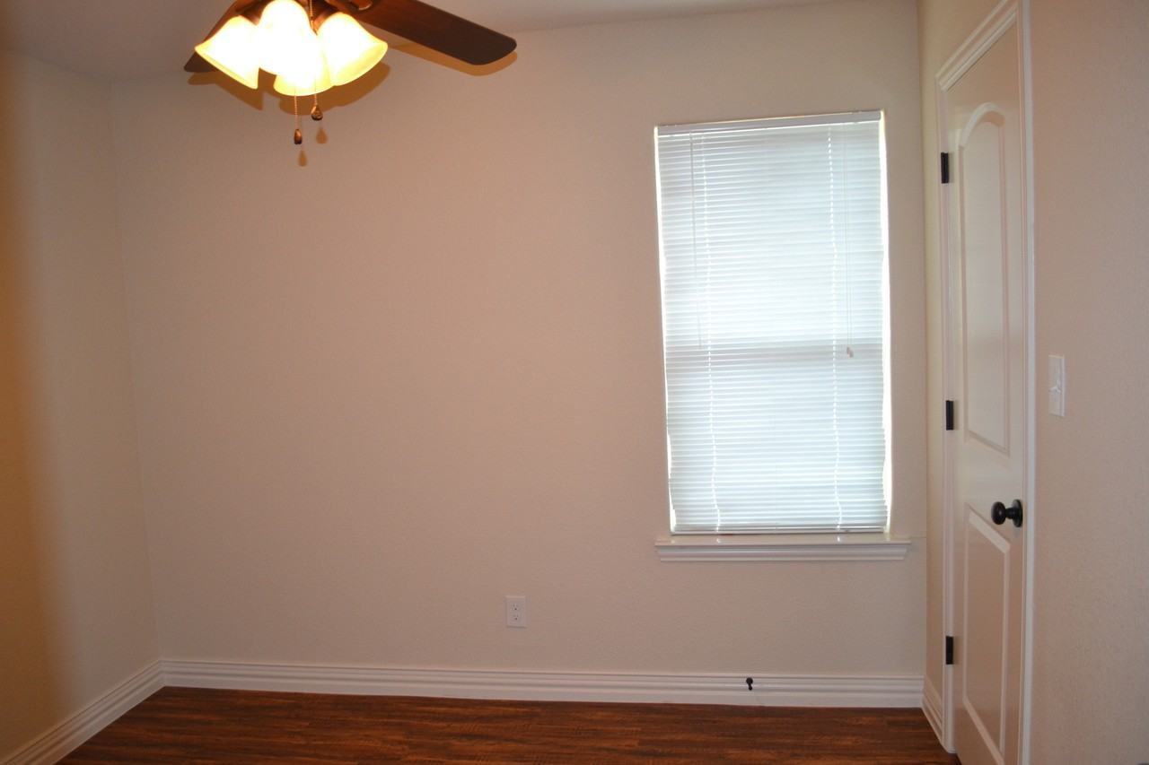 508 W Hull St - Photo 3 of 11